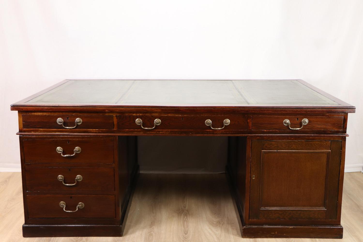 Pedestal Desk deutsche Definition I Möbel Lexikon I