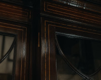 Antikes Breakfront Bookcase mit interessanten Intarsien, Massivholz, in Mahagoni, ca. 1900 Antikes Breakfront Bookcase mit interessanten Intarsien, Massivholz, in Mahagoni, ca. 1900