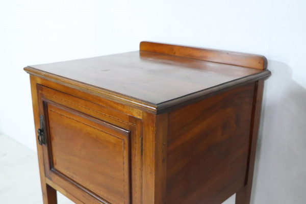 Kleiner englischer Nachtschrank mit feinen Intarsien, auf Rollen | Kleiner englischer Nachtschrank mit feinen Intarsien, auf Rollen Default - Kleiner englischer Nachtschrank mit feinen Intarsien, auf Rollen - Kommoden