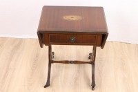 Kleiner Pembroke Tisch mit Intarsienarbeiten Kleiner Pembroke Tisch mit Intarsienarbeiten