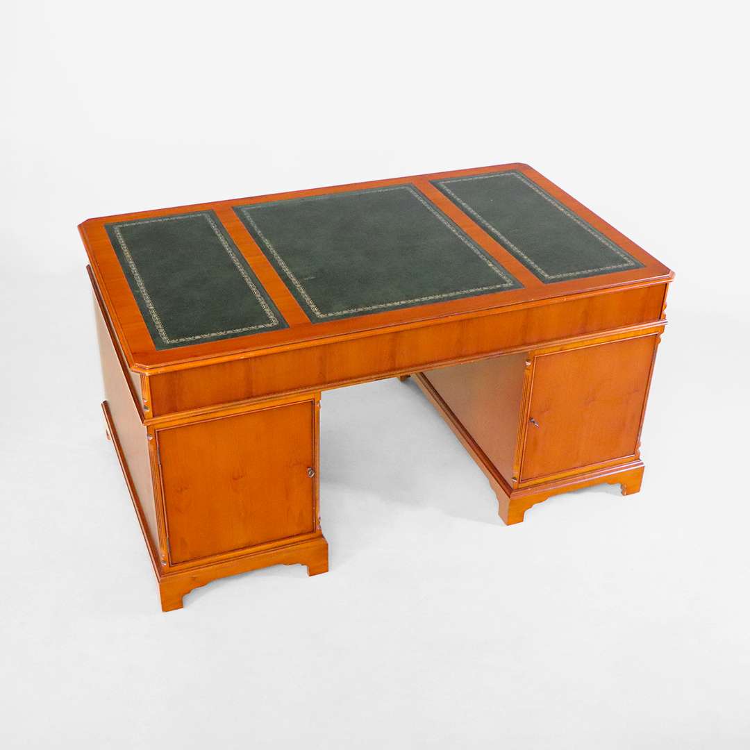 Original antiker englischer Massivholz Schreibtisch Eibe mit Leder |  Schreibtische | Englische Antiquitten | Mbel | Chesterfieldmbel Shop