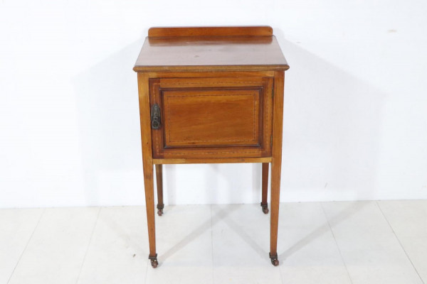 Kleiner englischer Nachtschrank mit feinen Intarsien, auf Rollen | Kleiner englischer Nachtschrank mit feinen Intarsien, auf Rollen Default - Kleiner englischer Nachtschrank mit feinen Intarsien, auf Rollen - Kommoden