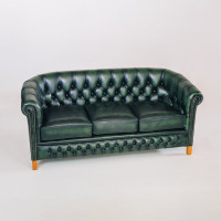 Chesterfield Sofa Diana 3 Sitzer | Chesterfield Diana 3 Sitzer der Marke Default aus der Kategorie Chesterfield Sofas zum günstigen Preis bei chesterfieldmoebel.de - Schlagen Sie jetzt zu! Default - Chesterfield Sofa Diana 3 Sitzer - Deutsch