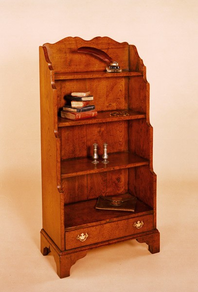 Waterfall-Bookcase_Wasserfall-Buecherregal_Moebel-Lexikon_chesterfieldmoebelde