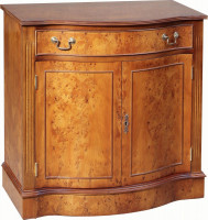 Gebogenes kleines Sideboard aus Mahagoni Gebogenes kleines Sideboard aus Mahagoni