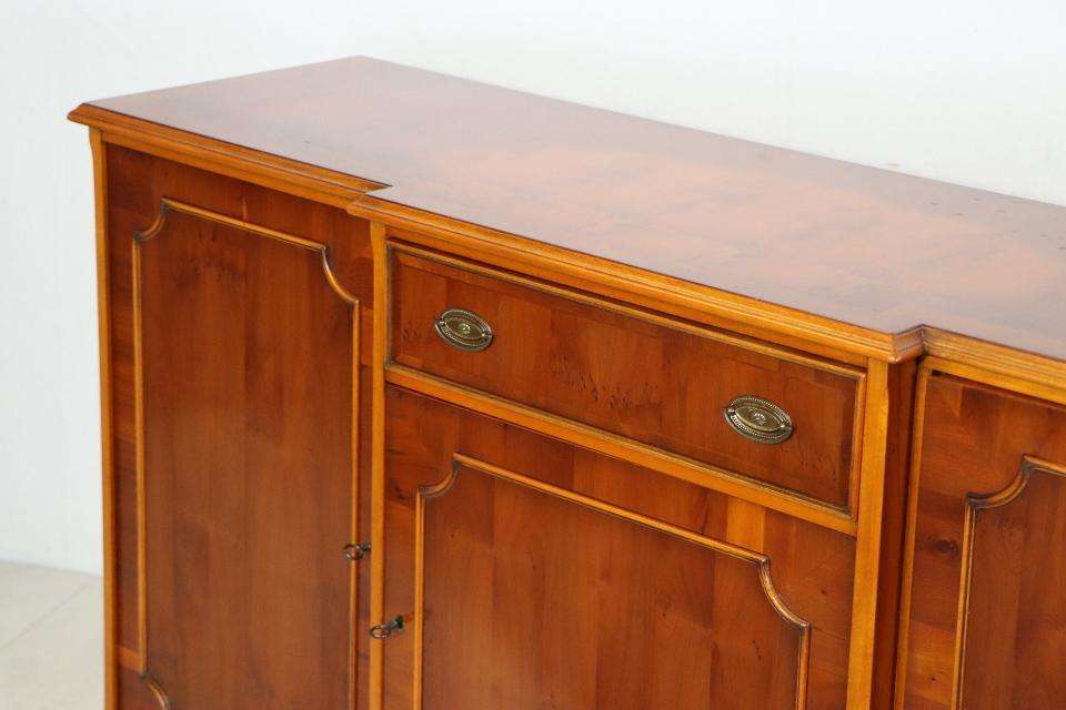 Nobles Heldense Breakfront Sideboard, Eibe | Sideboards | Englische  Antiquitten | Mbel | Chesterfieldmbel Shop