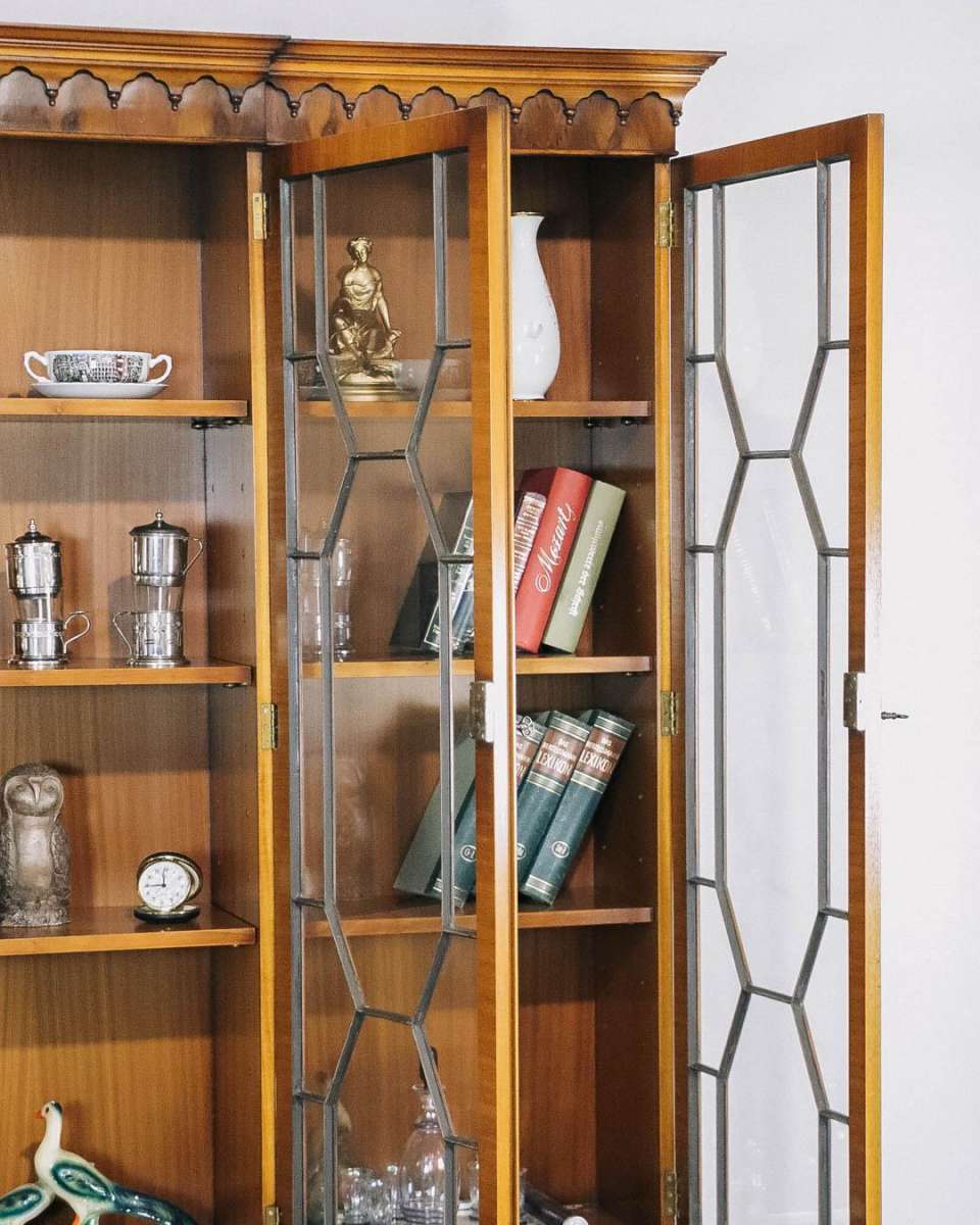Antikes Breakfront Bookcase/ Bcherregal aus Eibe mit besonderer Patina |  Bcherschrnke | Englische Antiquitten | Mbel | Chesterfieldmbel Shop