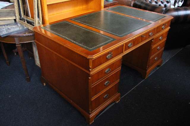 Original antiker englischer Massivholz Schreibtisch Eibe mit Leder |  Schreibtische | Englische Antiquitten | Mbel | Chesterfieldmbel Shop